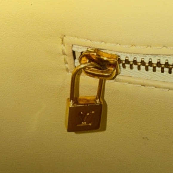 LOUIS VUITTON Vernis Houston handbag - Picture 13 of 16